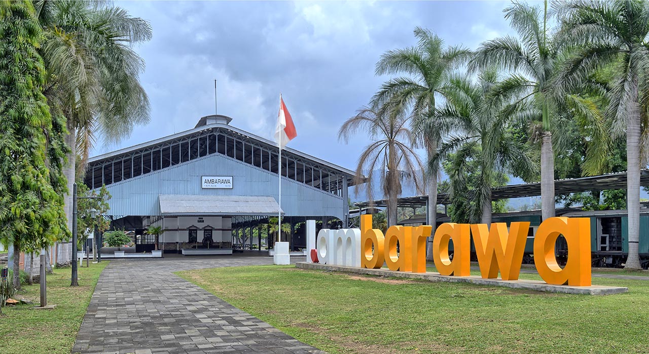 Mobil-mobil Tua di Museum Kereta Api Ambarawa
